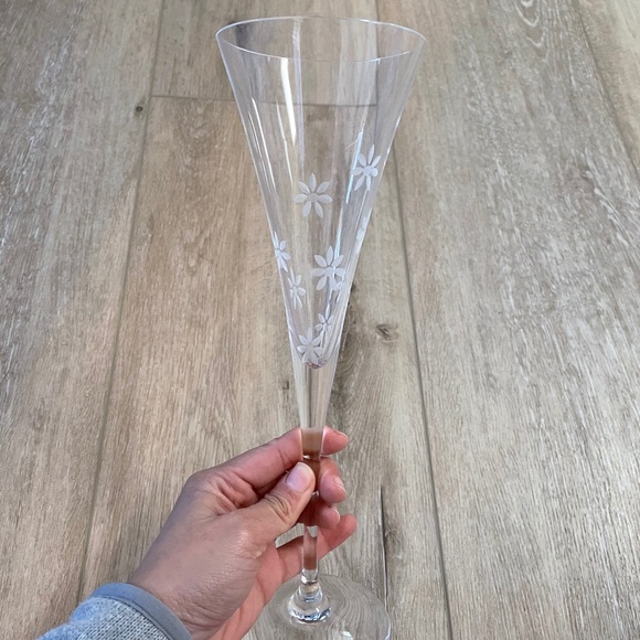 Kate Spade Bubbly Daisy Flute 1 Set - Picture 2 of 5